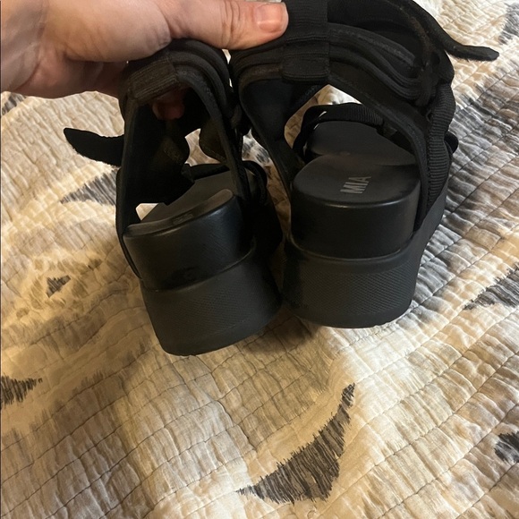 NWOT MIA Black Platform Sandals - Picture 8 of 9